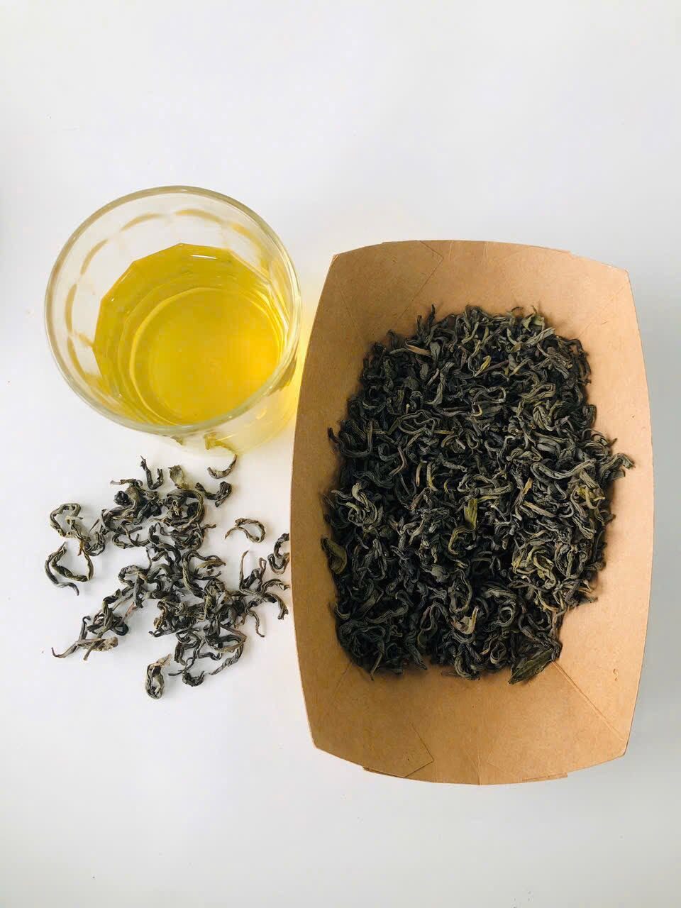 Grüner Tee (Lục trà), getrocknet